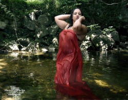 Fashion and water with Jackie A @jackieabitches  and this crimson wrap . #plussize #photosbyphelps #honormycurves #fashionblogger #curvymodel #losehatenotweight #loveyourself #water #nature  Photos By Phelps IG: @photosbyphelps I make pretty people….Prett