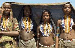 Ethiopian Erbore girls, by Georges Courreges.