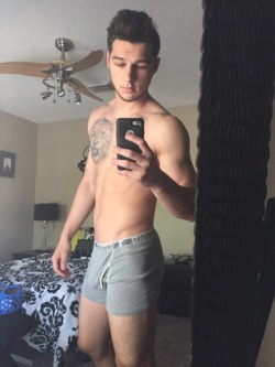 underlads: The hottest guys in their underwear at UNDERLADS with over 20,000 followers!!! Submit your pics and get featured. 