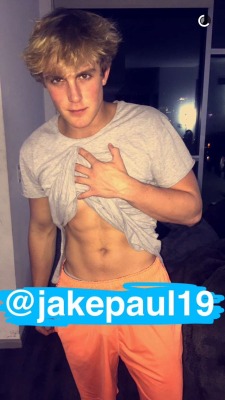 sexy-male-celebs-that-i-lik:  What r u thinking when Jake gives u this look?