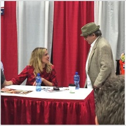 itsonlythesoaps:  Sylvester McCoy (7th Doctor) visits Billie Piper (Rose Tyler) at her autograph table at Dallas Fan Expo on Saturday, May 30, 2015. Thank you Courtney Pugh ‏@thegoosecrp https://instagram.com/p/3VBIBQqpoo/ 