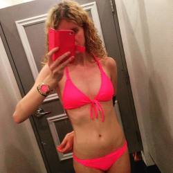 emilycarpenter1993:  #bikini #pinkbikini #shopping #changeroom #age21 #forever21 #clothes #fun #july #summer #fit #body #hotbody #fitbody #toned #inshape #bikiniready #summerready  (at Forever 21 at Eaton Centre)