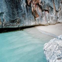unamazinq:  bakchic:  Secrets…#paradise #sardinia #italy  (à Sardinia, Italy)  Italia miaaa quanto sei bella