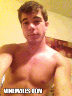 boypounder:  vinemales:  Guys, there’s this new hottie on tumblr: freerunnerkid You gotta follow him. &lt;3 &lt;3 vinemales.com // Over 70.000 followers // Hot naked gay vines Freerunnerkid on vine: http://vine.co/u/1146348035052388352  Sooooo cute