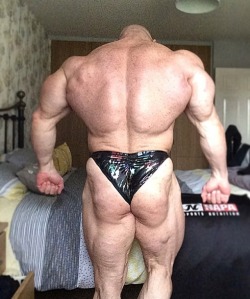 needsize:  Now that’s some serious thickness. Damn!Tony Mount  Tony Mount