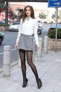 fashion-tights:  White shirt and grey skirt with pantyhose and heels 