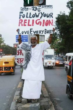 fuckyeahyoga:  This man has been holding up this sign promoting religious tolerance everyday in Mumbai, for more than three years. 