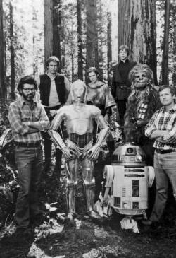 George Lucas, Harrison Ford, Anthony Daniels, CarrieFisher, Kenny Baker, Mark Hamill, Peter Mayhew andRichard Marquand on the set of Return Of The Jedi.