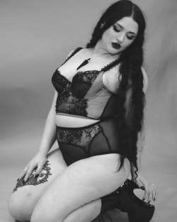bettiefatal: My personal favourite set from Persephone, “Thomason”. If you need help figuring out your size, email or DM me and I will happily guide you in the right direction 🖤 #bettiefatal #bustier #longlinebra #bra #silk #satin #blackandwhite