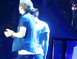 onedirectionmusic:  Louis grinding on Niall, the usual. (20/04/13) 