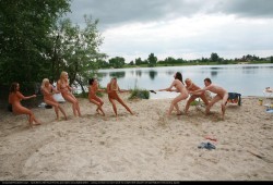 What do you bet when you play tug of war?  dothingsnaked:  Play tug-of-war naked! 
