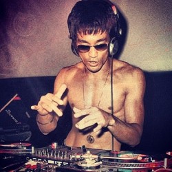 hiphopfightsback:  Vintage photo of Bruce Lee trying his hand at DJing. 
