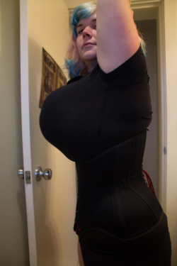 underbust:  tightfan:  underbust:  Corset + no corset.   o my…. best of the best   Googling yourself can result in blasts from the past. ^_^