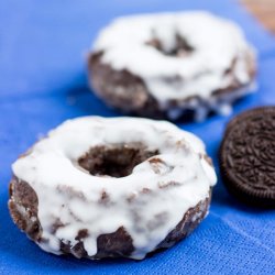 dessertgallery:  Krispy Kreme Oreo Cake Doughnuts-Get your hourly source of sweet inspirations! || Follow us on FB too! 