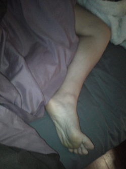 toered:  Sleeping  Sleeping wife&rsquo;s leg and sexy foot