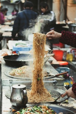 r2&ndash;d2:  Shanghai Street Noodles by (the cheshire smile) 