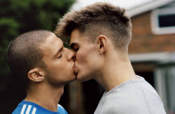  &ldquo;The Perfect Kiss&rdquo; by Alasdair McLellan for British magazine, Man About Town 
