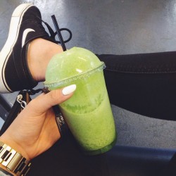 A green smoothie a day keeps the doctor away #fave