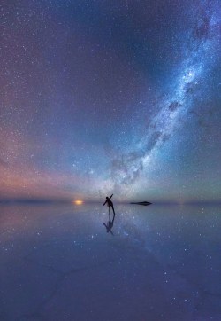 sixpenceee:  “The Mirrored Night Sky”, by Xiaohua Zhao, China   “An enthralled stargazer is immersed in the stars as the luminous purple sky is mirrored in the thin sheet of water across the world’s largest salt flat, Salar de Uyuni in Bolivia.”