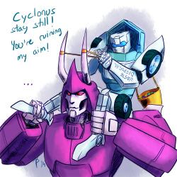 thepopetti:  If Tailgate acted like a bot of his age. (About the halfway of drawing this I had that horrible feeling that I have seen something like this somewhere already. But I can’t remember if that’s true. I’m sorry if copied somebodys idea :