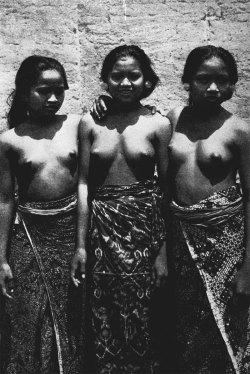 Via Islands and Peoples of the Indies, by Raymonf Kennedy.Balinese girls. In the center, an ikat (tie-dyed) sarong; the other sarongs are batik.