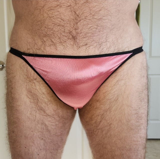 satinboy:Love these shiny pink panties
