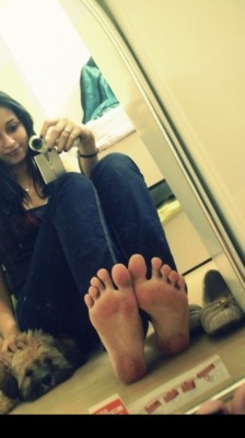 bio-feet:  #teen #feet #young #toes #pretty #soles #girl #sexy #foot 😘
