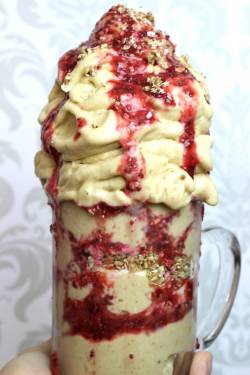 fitness-fits-me:beautifulpicturesofhealthyfood:The Ultimate Nice-Cream Instructional - The perfect breakfast, dessert or snack, vegan…RECIPE  omg ive needed a good recipe guide for this!!