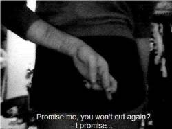 paolaperalta:  -Prometeme, ya no vas a cortarte? -Lo prometo…