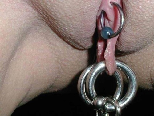 Clit labia piercing