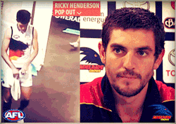 alekzmx:greekmenblog: Ricky Henderson (AFL - Adelaide) - Pop Out live on TV during an AFL game  wow beyond hot!