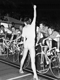 Gunner signals the start for the skoll 6-day event at Wembley Arena c1980.