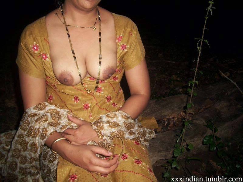 Outdoor indian aunty flashing