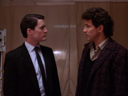thevelvetscreen:    Twin Peaks (1x01)   