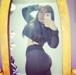 checking out that big butt in a dirty mirror #nsfw #girlsinyogapants
