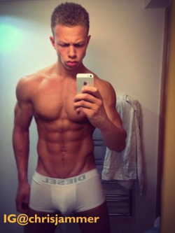 chrisjammer:  who is ready to get in shape in 2014!! follow me @chrisjammer 