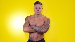 celebrityeggplant:  This is a celeb from the uk called Alex Bowen. He was on a show called Love Island. I know you don’t usually do whites but, I think u can see the acception… 