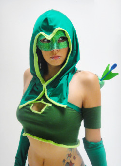 nude-superheroines:  Artemis from Young Justice cosplay 