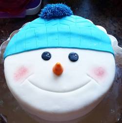 Do you wanna bake a snowman?? 😁⛄ No filter AND I used my own fondant!! He&rsquo;s so CUTE!! 💙