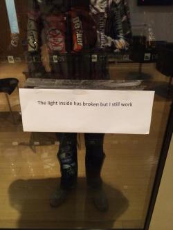 willsmiff:  kayleyhyde:  We all know that feeling, vending machine  #i am also full of snacks and darkness 