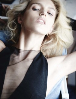 Anja Rubik photographed by Mario Testino for Vogue Germany Follow us on fb!