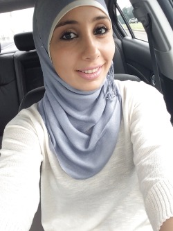 desigirlsharem:  Hijabi showing tits, but can u find em ?