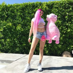 prettymissy4u:  Ariel Winter. ♥  Crushing all over your pink missy. ♥