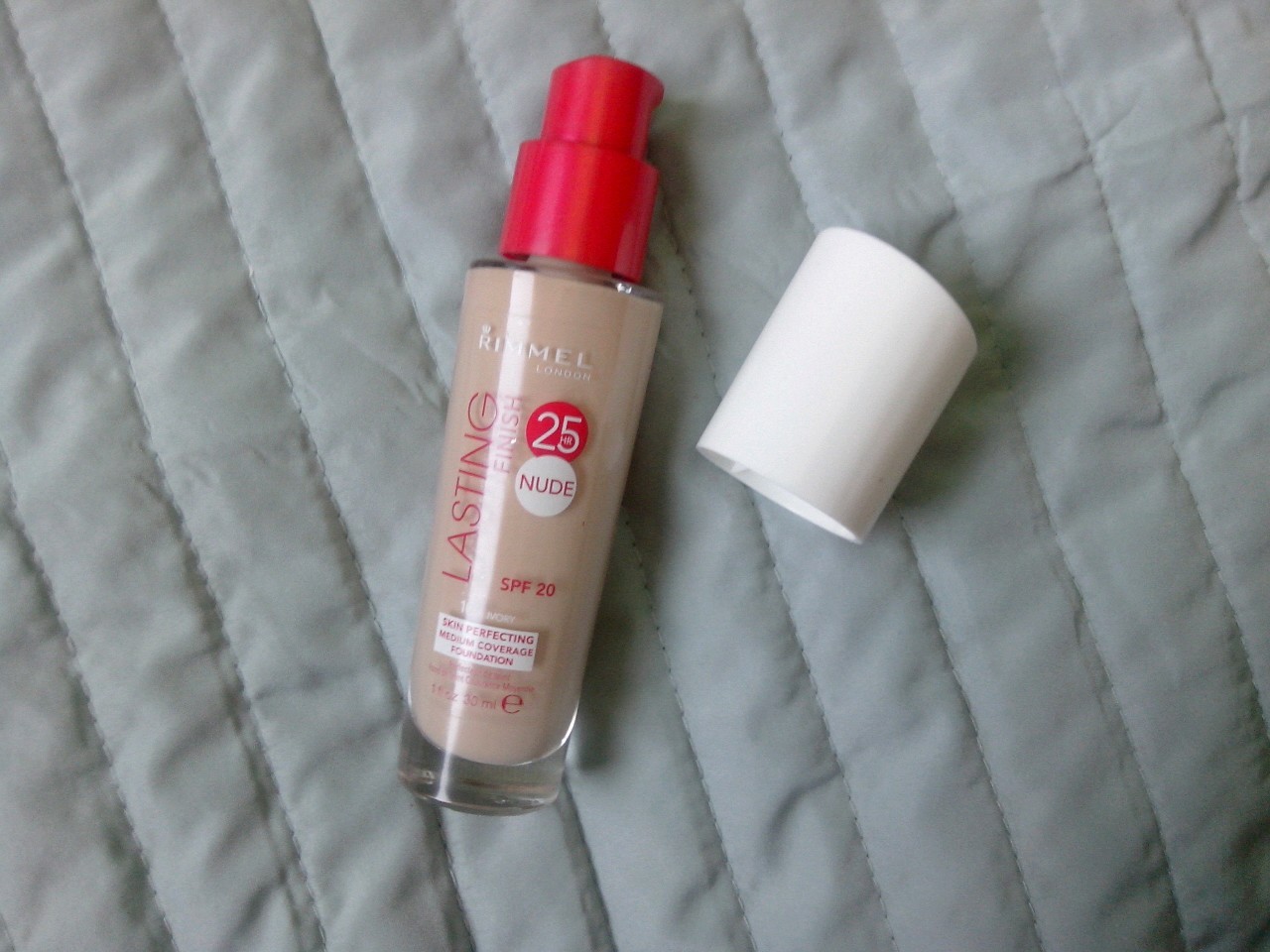 Rimmel Lasting Finish Nude Foundation Ivory Review (+ Swatches)