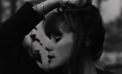 violentwavesofemotion:  Françoise Dorléac in La Peau Douce (The Soft Skin) dir. by François Truffaut in 1964. 
