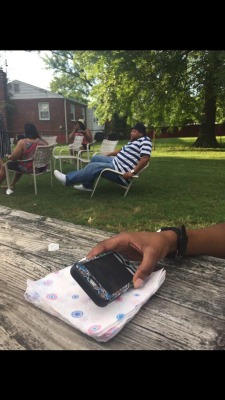 psychedelicfelon:  click-clack-bow:  kxnggrxzzly:  Meanwhile on the #CookoutNewsNetwork  😂😂😂😂😂  Lawn chair: “long live the king”