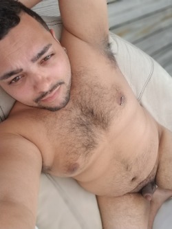 techycub:  Decided to have a selfie photoshoot outside… Good morning!