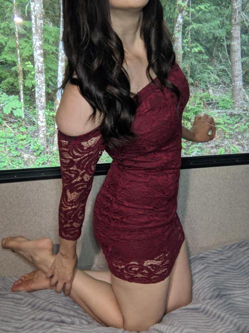 A lacy maroon tight dress, just for you !