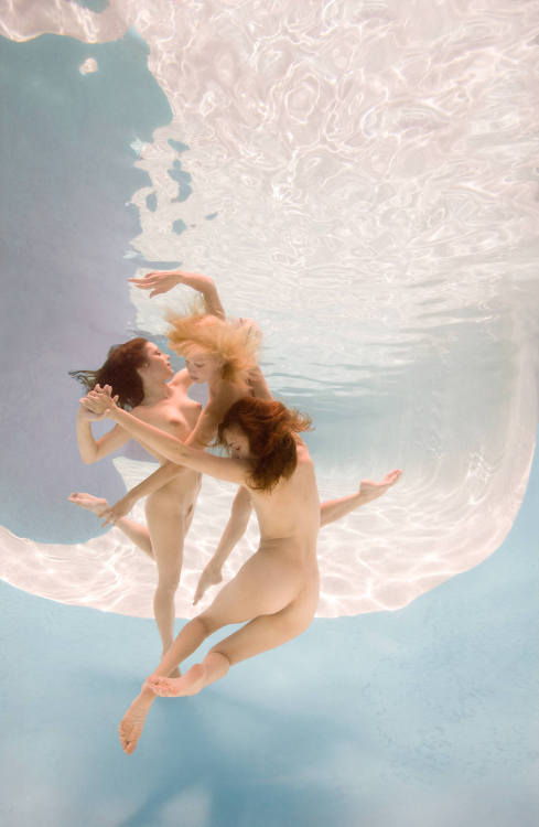 Nude sex underwater