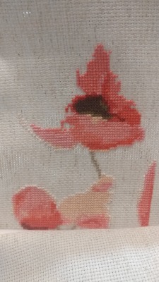 My watercolor poppy is coming along nicely. It&rsquo;s hard to stitch pinks that are so similar in color but I&rsquo;m slowly getting it done🌸